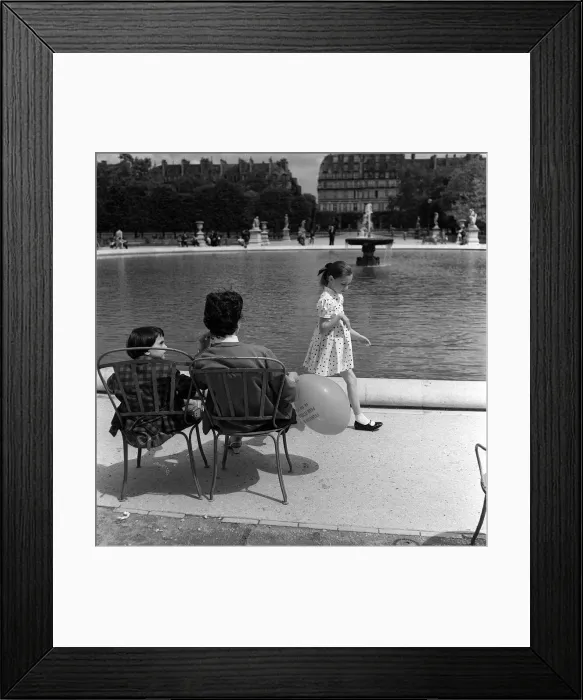 Framed Print : France Paris -A Mother and Daughter sit in a park by a fountain during the 1958 state of Framed Print : France Paris -A Mother and Daughter sit in a park by a fountain during the 1958 state of