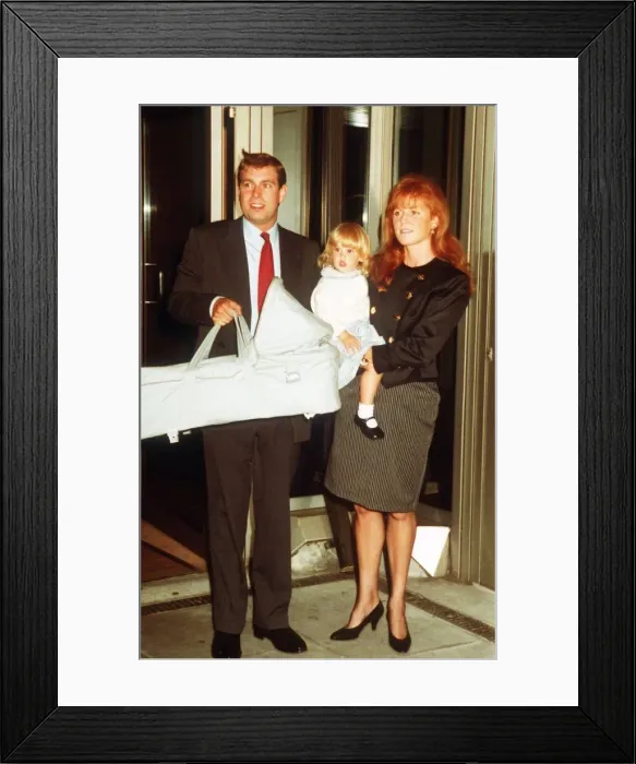 Framed Print : Duke And Duchess Of York with their Children Beatrice and Eugenie in her Carry-Cot Framed Print : Duke And Duchess Of York with their Children Beatrice and Eugenie in her Carry-Cot