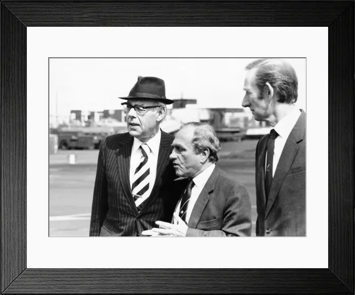 Framed Print : Margaret Thatcher Dennis Thatcher arrives at Newcastle Airport met by Jim Framed Print : Margaret Thatcher Dennis Thatcher arrives at Newcastle Airport met by Jim
