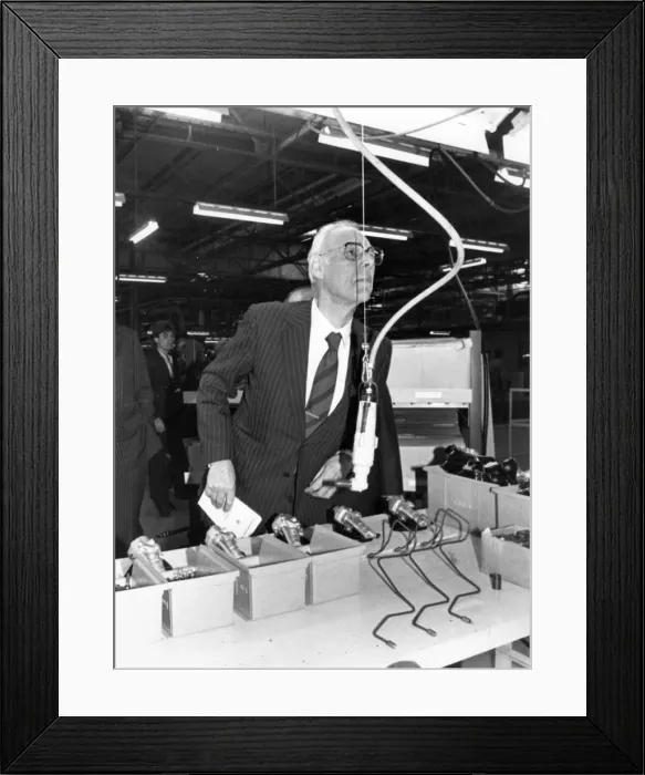 Framed Print : Margaret Thatcher visits the Nissan Car factory in Washington with Husband Dennis Framed Print : Margaret Thatcher visits the Nissan Car factory in Washington with Husband Dennis