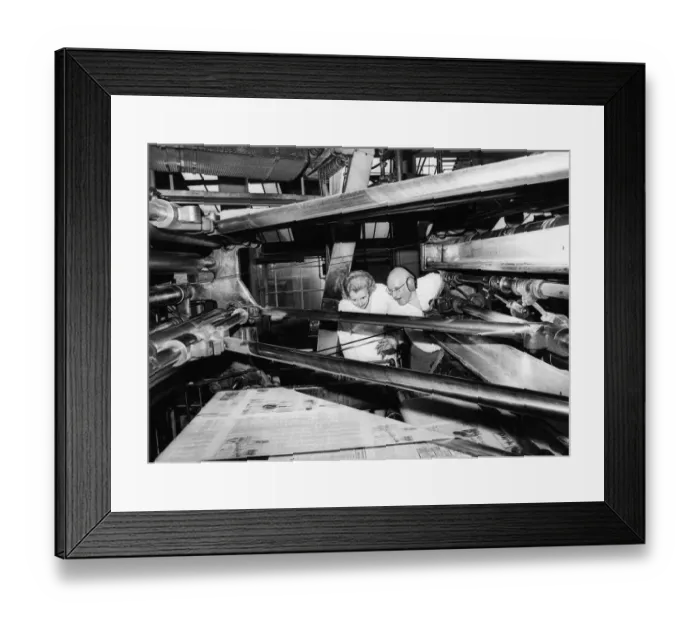 Framed Print : Margaret Thatcher visits the offices of the Newcastle Evening Chronicle and Journal
