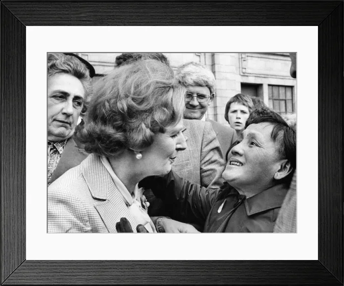 Framed Print : Margaret Thatcher chats to Sonia Lai during a visit to Newcastle Framed Print : Margaret Thatcher chats to Sonia Lai during a visit to Newcastle