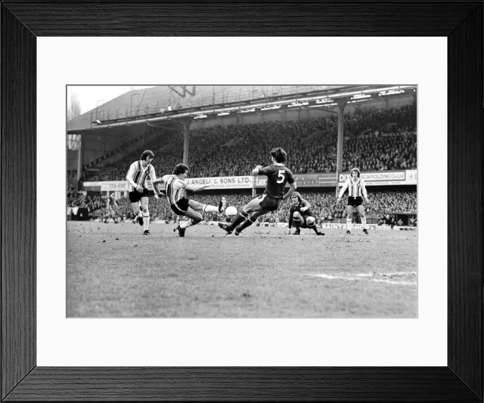 Framed Print : F. A. Cup. Southampton (1) vs. Chelsea (1). Ted MacDougal (Southampton