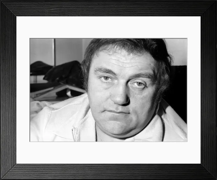 Framed Print : Comedian Les Dawson in his dressing room at Yorkshire Television studios