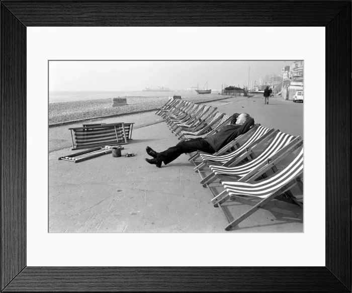 Framed Print : Deck chair tester Ernie Snelling. Its hard work down at the seaside doing the deck chair