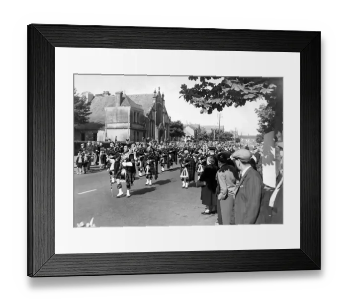 Framed Print : Bedlington Miners Picnic - The Northern Pipe Band arriving in Bedlington for Framed Print : Bedlington Miners Picnic - The Northern Pipe Band arriving in Bedlington for