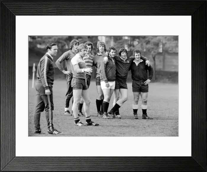 Framed Print : England Rugby training. The England Rugby Squad were out training at the Lensbury Club