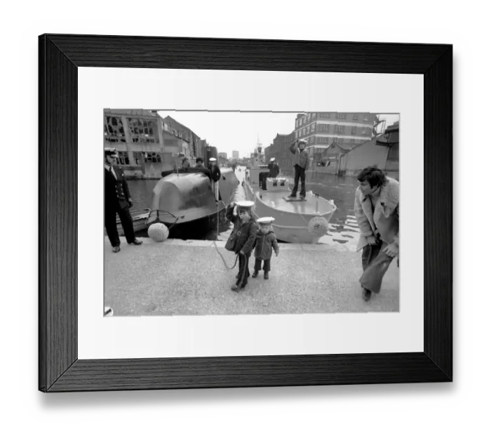 Framed Print : Children: Humour: Mutiny at City Road Basin: It was almost mutiny at the City Road Basin