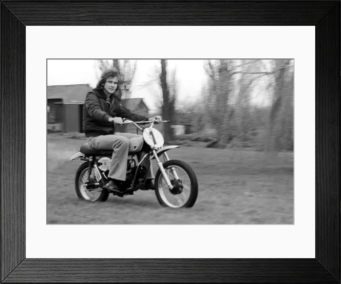 Framed Print : Britains top motor-cycling ace Barry Sheene aged 24 Framed Print : Britains top motor-cycling ace Barry Sheene aged 24