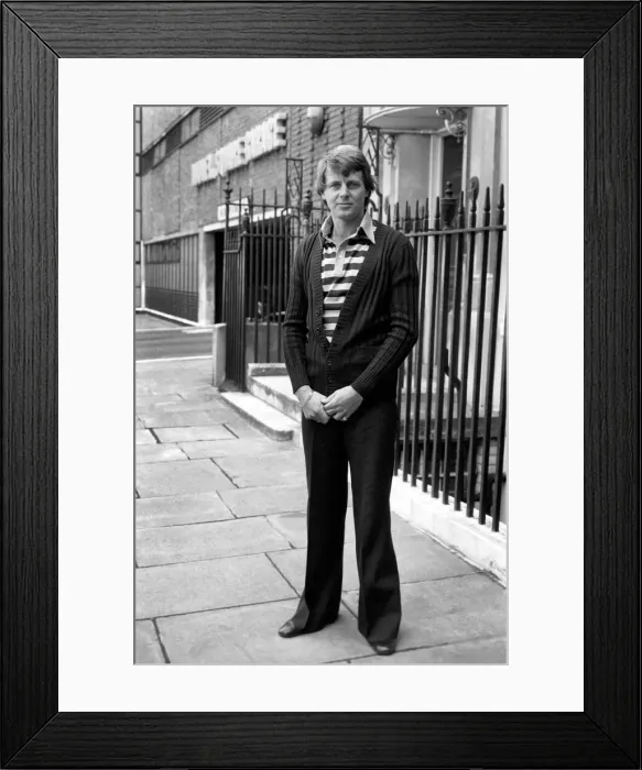 Framed Print : Shampoo'Film Feature: At private viewing of film Shampoo Framed Print : Shampoo'Film Feature: At private viewing of film Shampoo