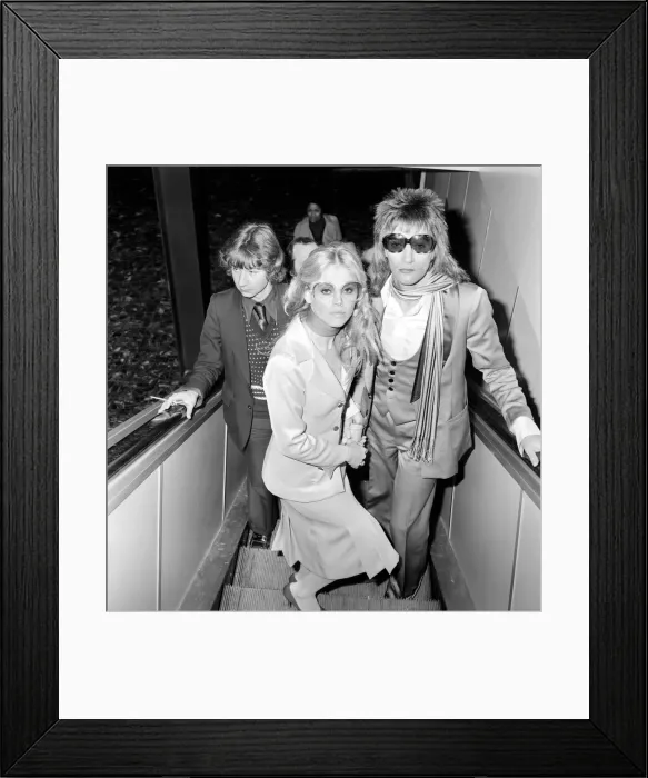 Framed Print : Rod Stewart and Britt Ekland. April 1975 75-1775-003