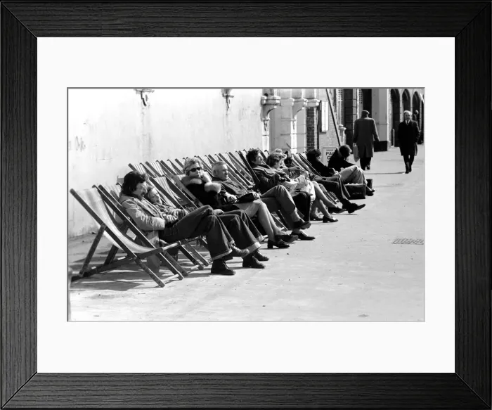 Framed Print : Newhaven. April 1975 75-1724-002