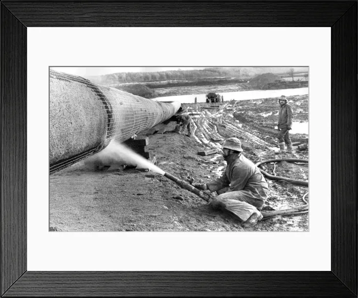 Framed Print : A workman sprays on the gas pipelines concrete coat in December 1974 Framed Print : A workman sprays on the gas pipelines concrete coat in December 1974