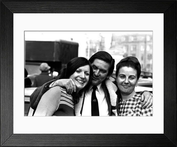 Framed Print : Australian actor Ray Barrett met two of his fans while in Newcastle in March, 1971
