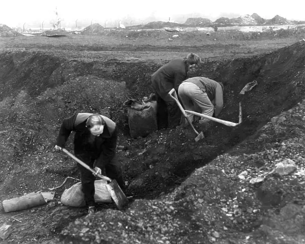 Each man for himself - prospectors at West Wylam digging for coal during the fuel