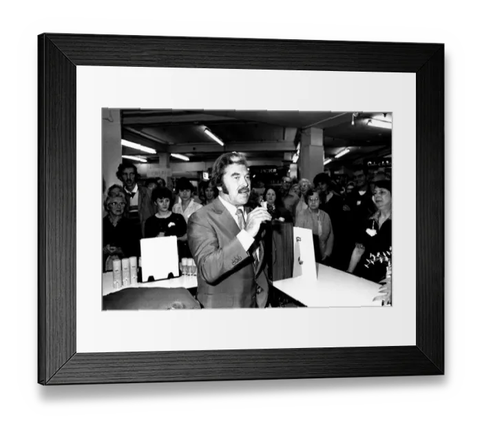 Framed Print : TV sports personality Dickie Davies was a guest of honour at Binns department store in Framed Print : TV sports personality Dickie Davies was a guest of honour at Binns department store in