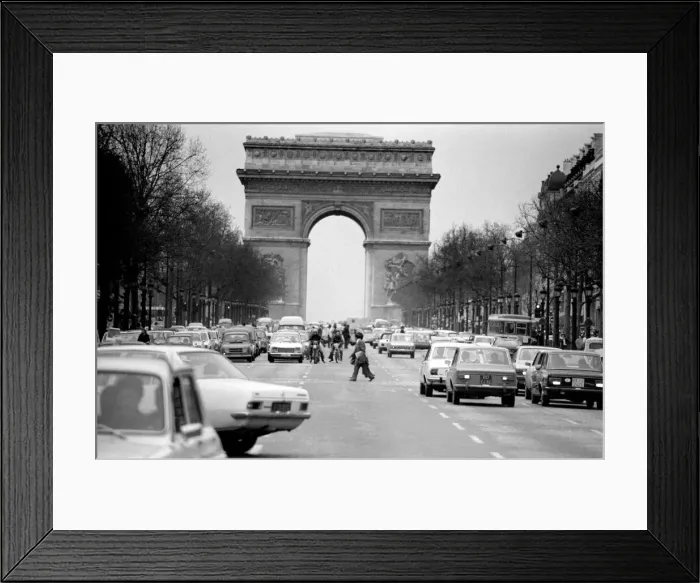 Framed Print : Bysy scene showing Sunday afternoon traffic underneath L Framed Print : Bysy scene showing Sunday afternoon traffic underneath L