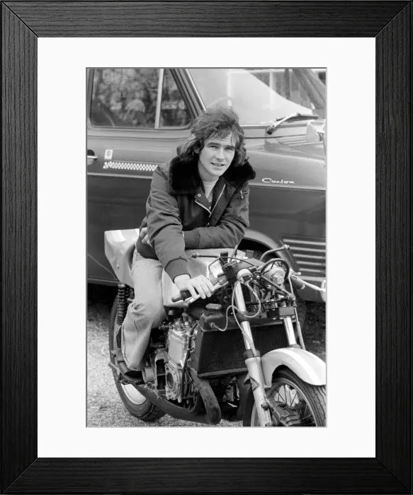 Framed Print : Britains top motor-cycling ace Barry Sheene aged 24 Framed Print : Britains top motor-cycling ace Barry Sheene aged 24