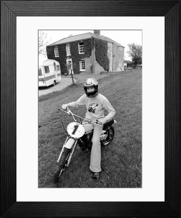 Framed Print : Britains top motor-cycling ace Barry Sheene aged 24 Framed Print : Britains top motor-cycling ace Barry Sheene aged 24