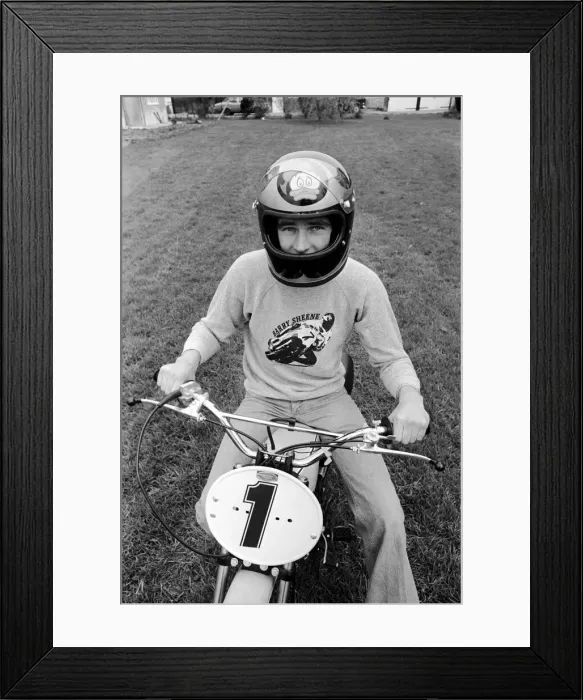 Framed Print : Britains top motor-cycling ace Barry Sheene aged 24 Framed Print : Britains top motor-cycling ace Barry Sheene aged 24