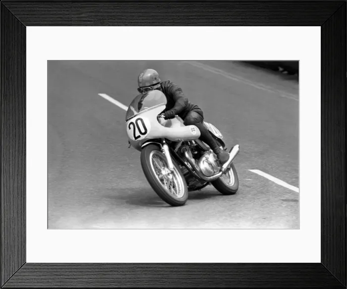Framed Print : Motorsport: Action: I. O. M. TT Racing: 250cc, 500cc and 750cc Production Races in progress Framed Print : Motorsport: Action: I. O. M. TT Racing: 250cc, 500cc and 750cc Production Races in progress