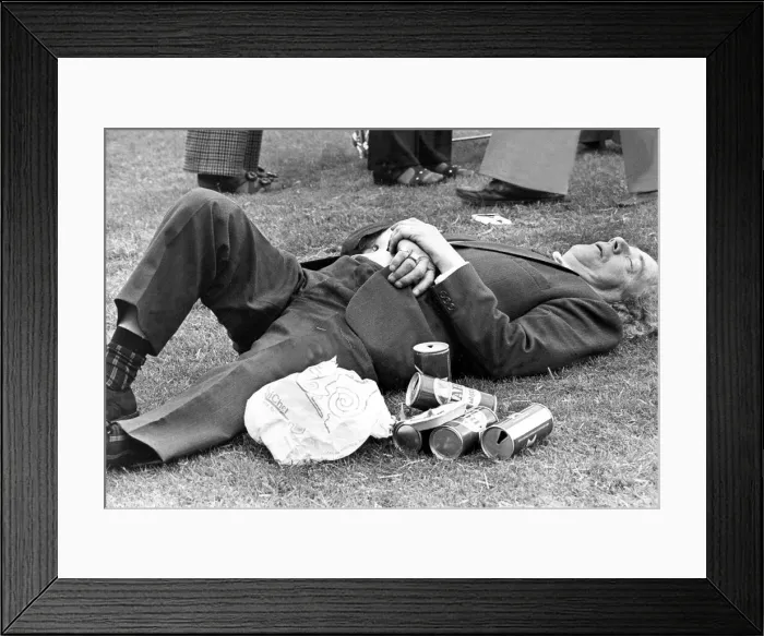 Framed Print : Bedlington Miners Picnic - Its muggy and merry as the folk enjoy themselves Framed Print : Bedlington Miners Picnic - Its muggy and merry as the folk enjoy themselves