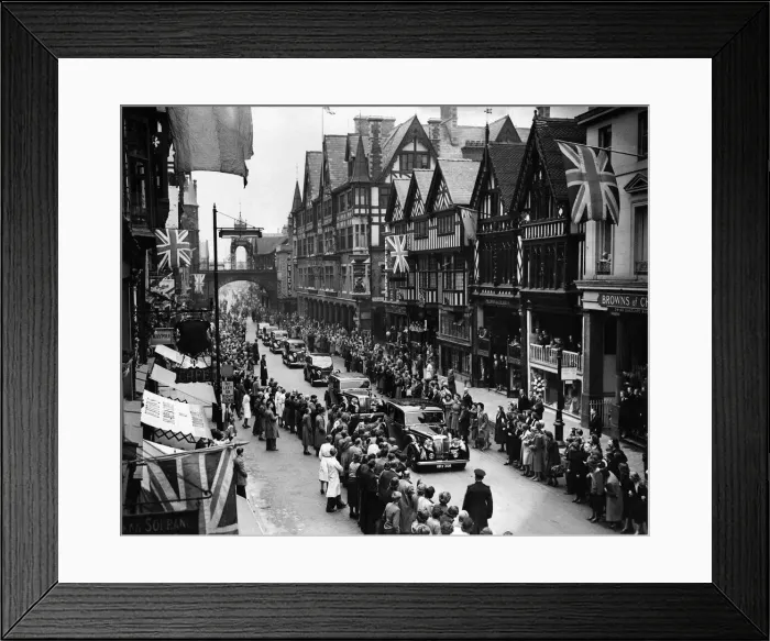 Framed Print : Princess Elizabeth visits Chester, Cheshire: General view as crowd closes in on the Royal Framed Print : Princess Elizabeth visits Chester, Cheshire: General view as crowd closes in on the Royal