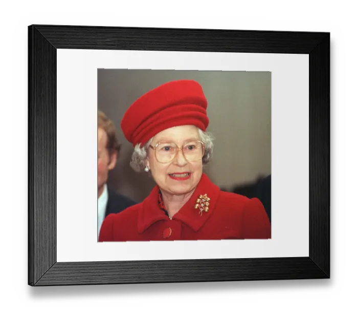 Framed Print : Queen Elizabeth 11 November 1998 opening the new museum of Scotland in Edinburgh