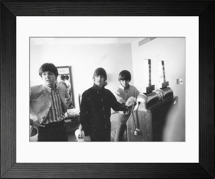 Framed Print : Pau McCartney, Ringo Starr and George Harrison with a one-armed bandit machine Framed Print : Pau McCartney, Ringo Starr and George Harrison with a one-armed bandit machine