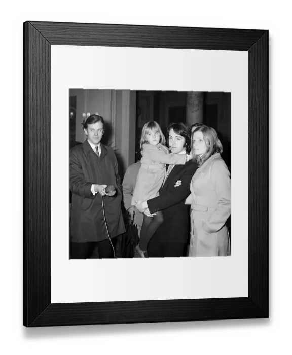 Framed Print : Paul McCartney and Linda Eastman (Paul holding Linda Framed Print : Paul McCartney and Linda Eastman (Paul holding Linda