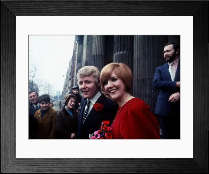 Framed Print : Cilla Black Singer and TV Personality marries manager Bobby Willis at Marylebone Registry