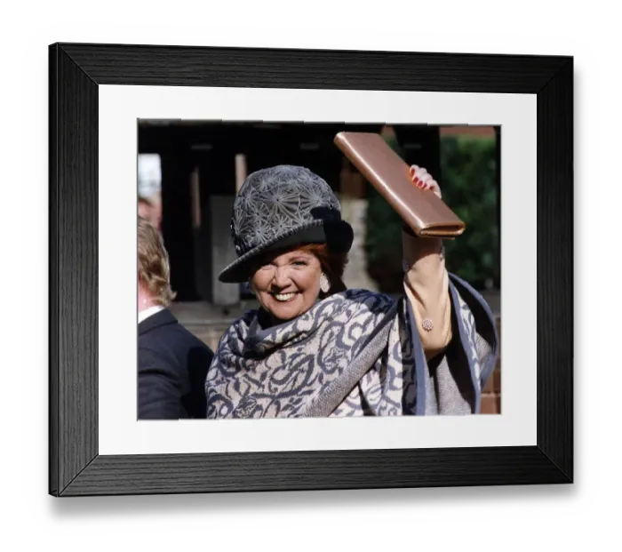Framed Print : Cilla Black arriving at a blind date wedding Framed Print : Cilla Black arriving at a blind date wedding