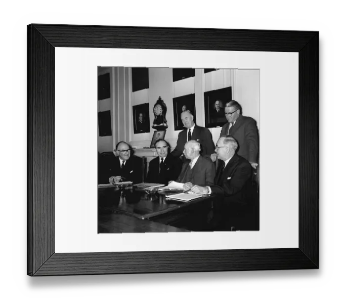 Framed Print : Sir Alf Ramsey England manager at Lancaster Gate Feb 1963 with the FA selection Framed Print : Sir Alf Ramsey England manager at Lancaster Gate Feb 1963 with the FA selection
