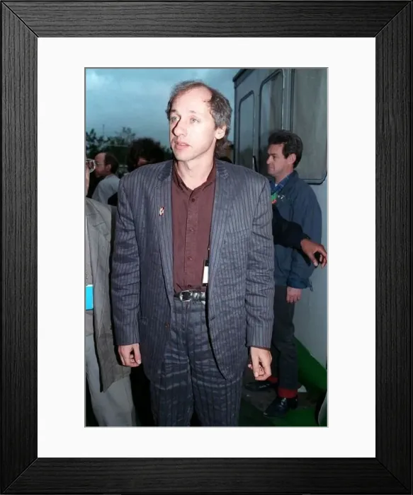 : Mark Knopfler at the Nelson Mandela Concert 1988 of the pop group Dire Straits : Mark Knopfler at the Nelson Mandela Concert 1988 of the pop group Dire Straits