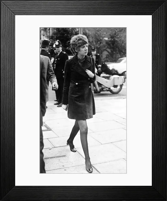 Framed Print : Cilla Black singer arrives at the memorial service Oct 1967 for Brian Epstein Framed Print : Cilla Black singer arrives at the memorial service Oct 1967 for Brian Epstein