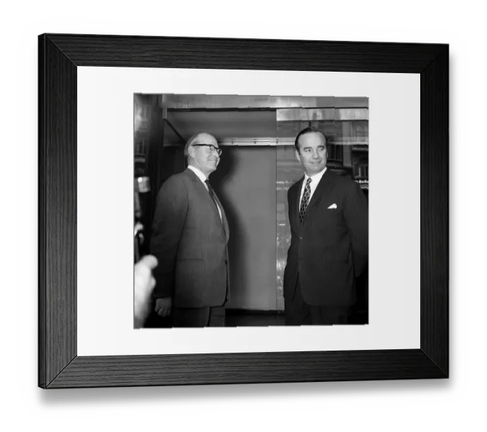 Framed Print : Rupert Murdoch with Mirror Group Director Mr Frank Rogers at the Mirror Group Framed Print : Rupert Murdoch with Mirror Group Director Mr Frank Rogers at the Mirror Group