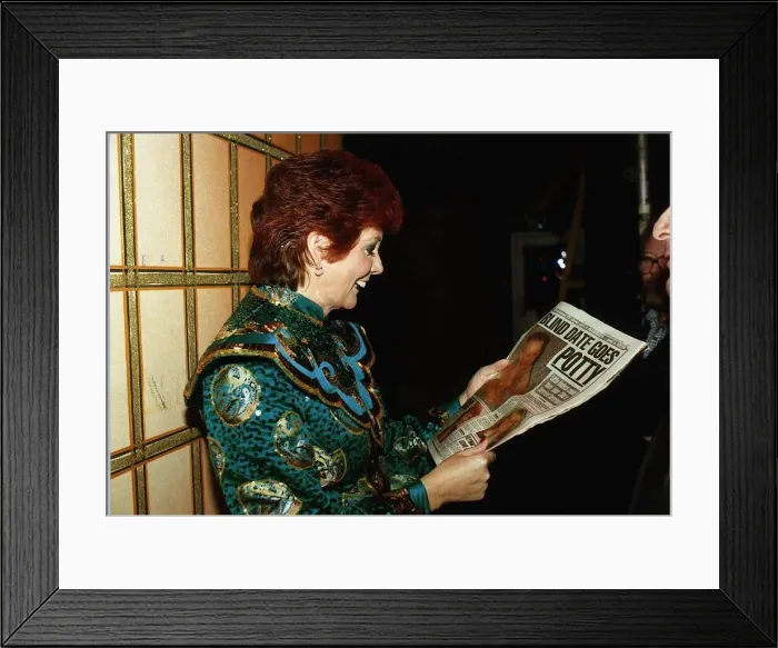 Framed Print : Cilla Black TV Personality reading Daily Mirror during Panto rehearsals at the Wimbledon Framed Print : Cilla Black TV Personality reading Daily Mirror during Panto rehearsals at the Wimbledon