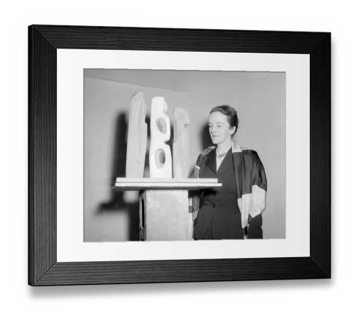 Framed Print : Barbara Hepworth Artist and Sculpture - March 1953 wins prize for her wood carving