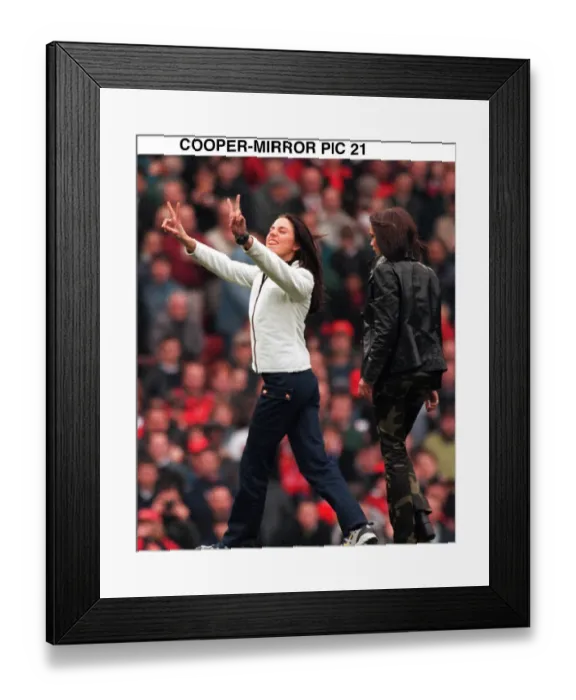 Framed Print : MEL C OF THE SPICE GIRLS GIVES THE V SIGN TO MANCHESTER UNITED FANS WHO TAUNTED HER WITH