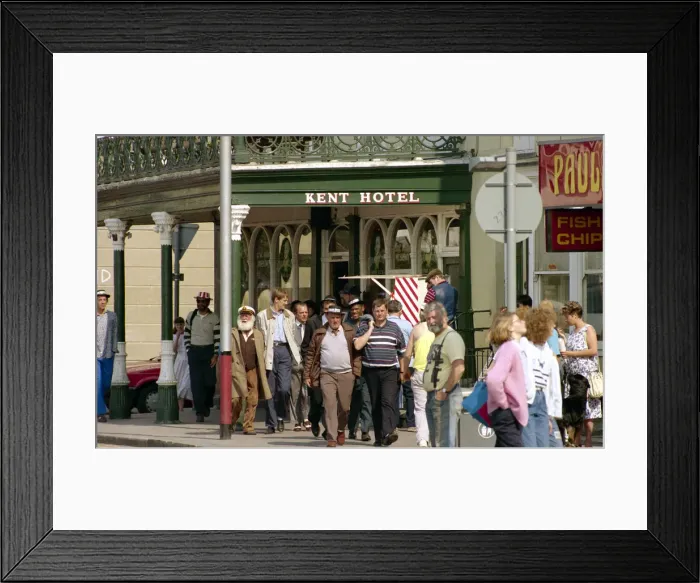 Framed Print : Only Fools and Horses cast members walk along the seafront at Margate beach during Framed Print : Only Fools and Horses cast members walk along the seafront at Margate beach during