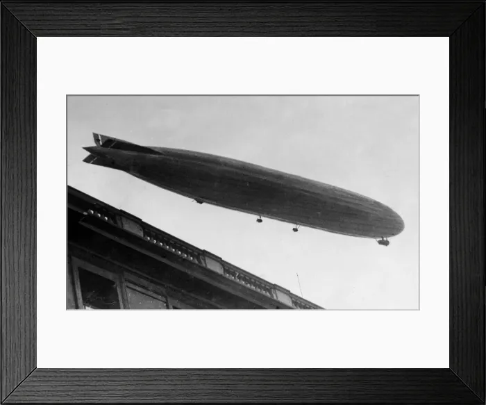 Framed Print : The Zeppelin L71 seen here over flying London on her way to Pulham in Norfolk was from a