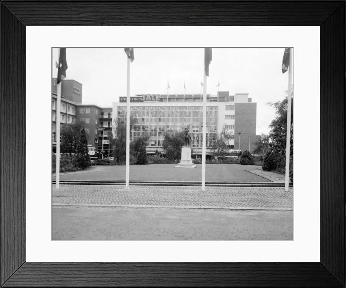Framed Print : A view of Broadgate, Coventry city centre. The Owen Owen department store is in
