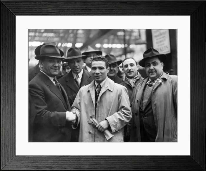 Framed Print : Italian bantamweight boxer Carrado Conti arrives in the UK to fight Jackie Paterson