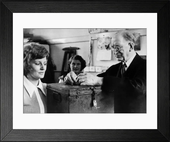 Framed Print : President of the Republic of Ireland Eamon De Valera putting his voting paper into ballot Framed Print : President of the Republic of Ireland Eamon De Valera putting his voting paper into ballot