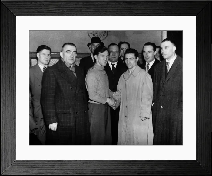 Framed Print : Italian bantamweight boxer Carrado Conti arrives in the UK to fight Jackie Paterson Framed Print : Italian bantamweight boxer Carrado Conti arrives in the UK to fight Jackie Paterson