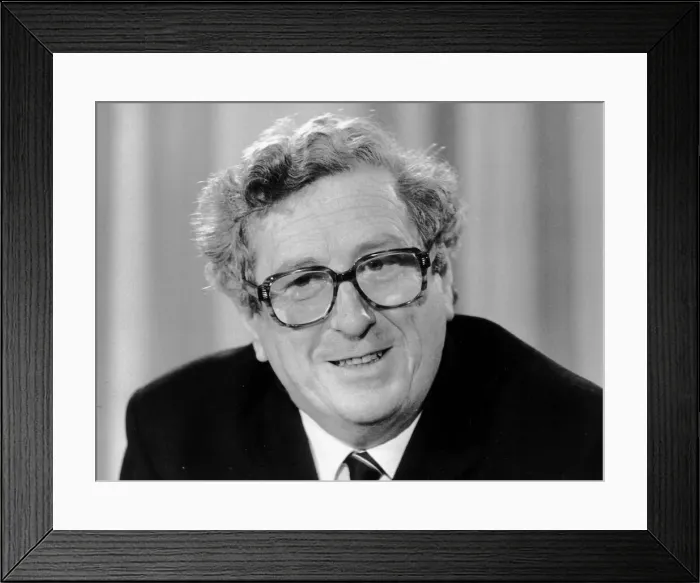 Framed Print : Prime Minister of Ireland Dr Garrett Fitzgerald speaks at a press conference
