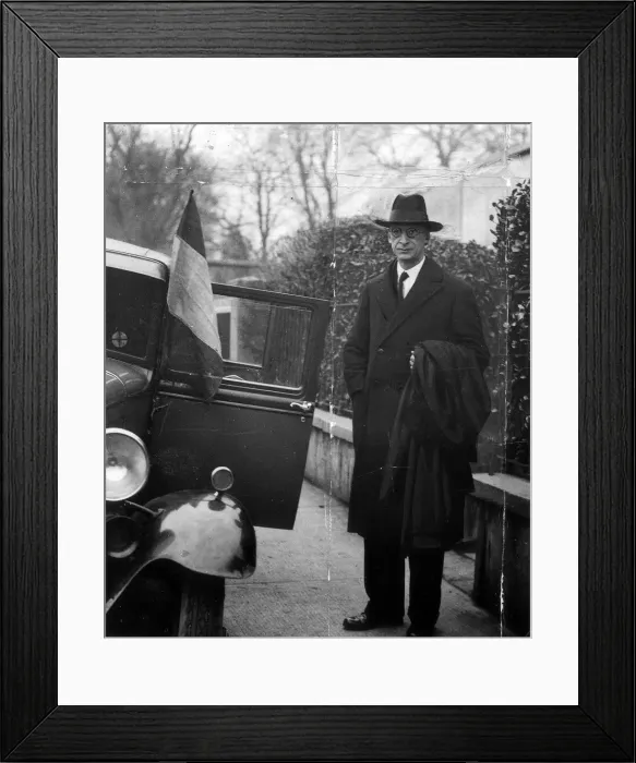 Framed Print : Eamon De Valera who went on to become Irelands Taoiseach and President Framed Print : Eamon De Valera who went on to become Irelands Taoiseach and President