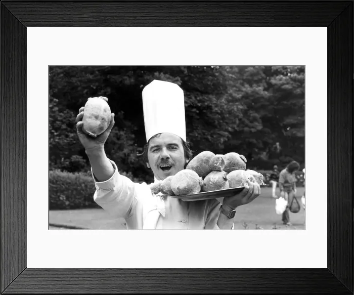 Framed Print : Chef Tony Mead with the haggises kept on ice at a South Shields hotel in preparation for Framed Print : Chef Tony Mead with the haggises kept on ice at a South Shields hotel in preparation for
