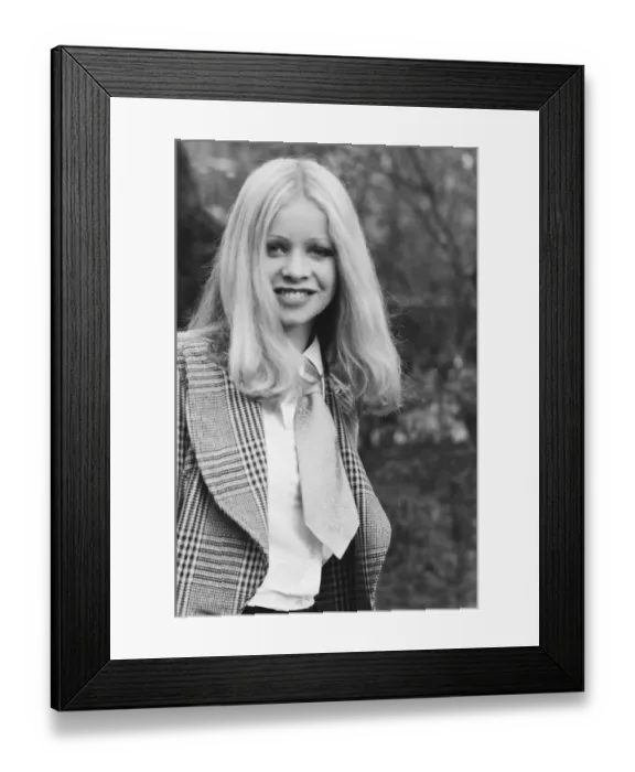 Framed Print : Young model Jo Howard aged 16 years old, pictured January 1972 Framed Print : Young model Jo Howard aged 16 years old, pictured January 1972