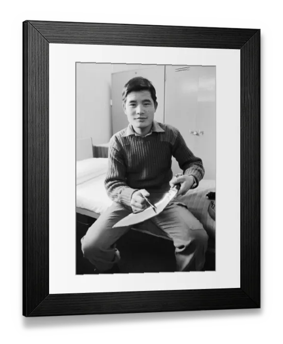 Framed Print : Gurkha rifleman Rambahadur Gurung seen here cleaning his Kukri in barracks before a kit